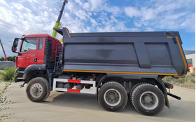 Самосвал HOWO 6х6 Т5G 440 17,9 куб, синяя кабина, серый кузов – фото 7