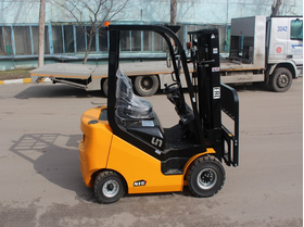 Дизельный вилочный погрузчик UN Forklift FD15T – фото 3