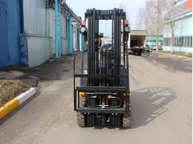 Дизельный вилочный погрузчик UN Forklift FD15T – фото 4