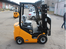Дизельный вилочный погрузчик UN Forklift FD18T – фото 3