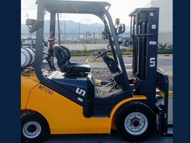 Бензиновый и газовый погрузчик UN Forklift FGL15T – фото 1